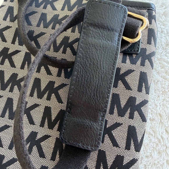 Michael Kors Black & Tan Signature Jacquard Canvas Crossbody Travel Purse - Picture 7 of 12